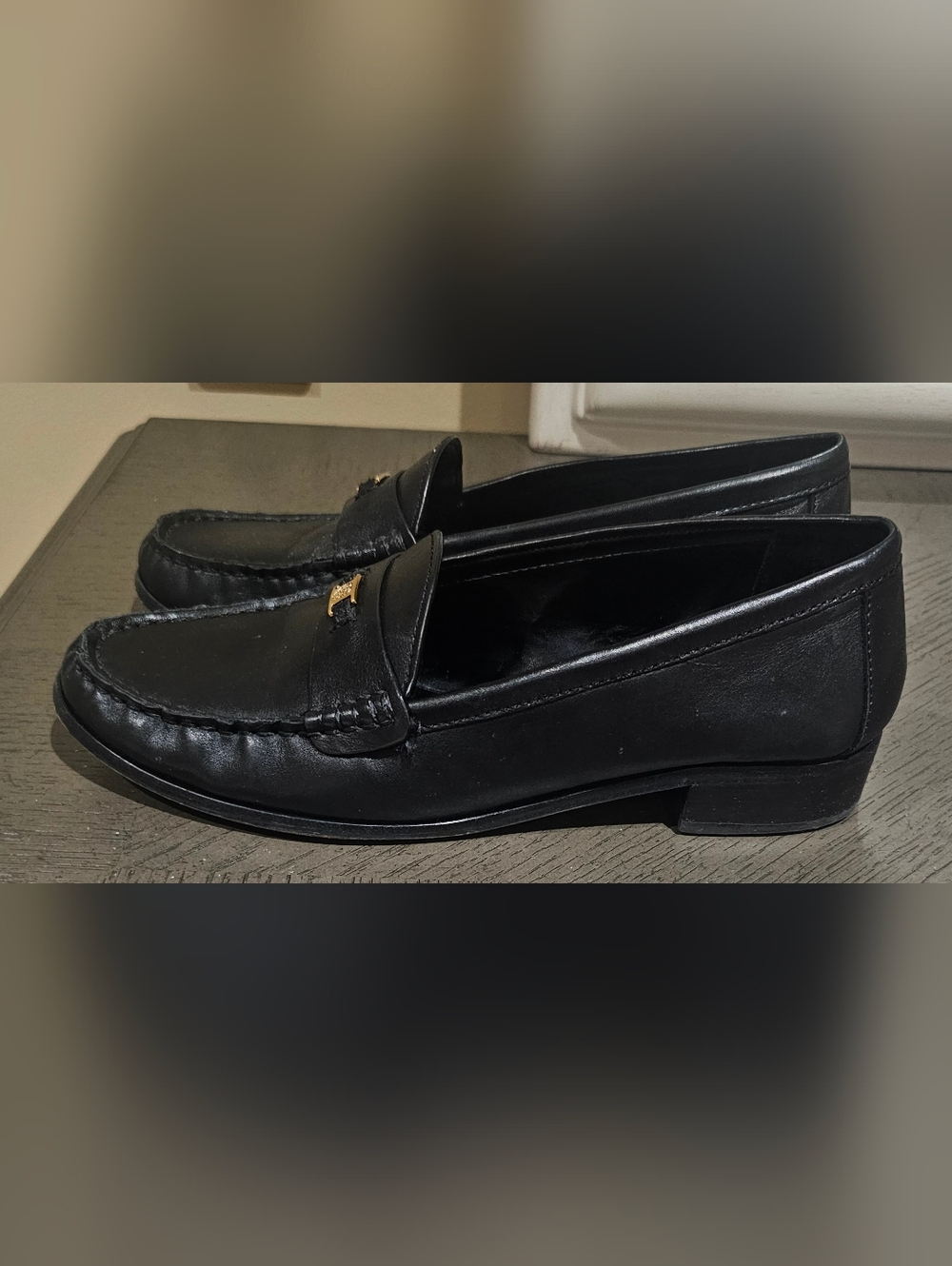 Vince Camuto Classic  Loafers with Gold Accent Women Size 7